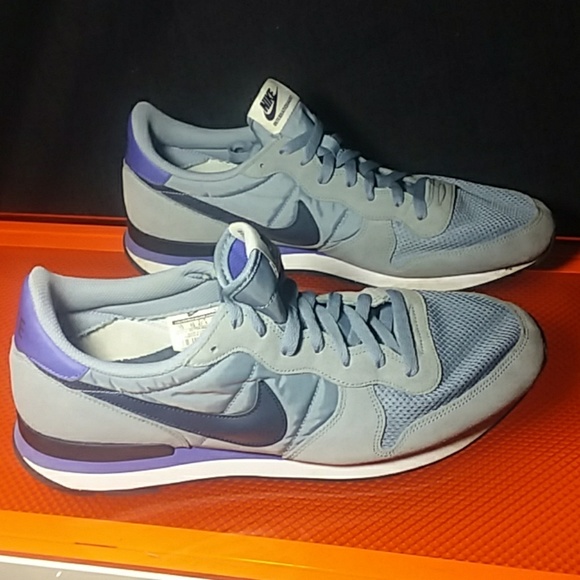 blue nike internationalist